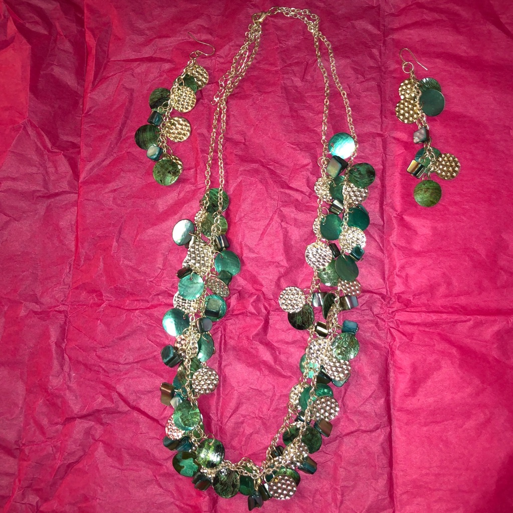 24 Double Necklace With Drop Earrings 10$